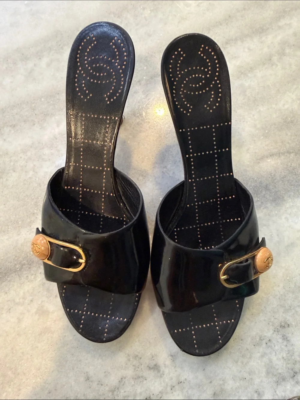 CHANEL elegant black